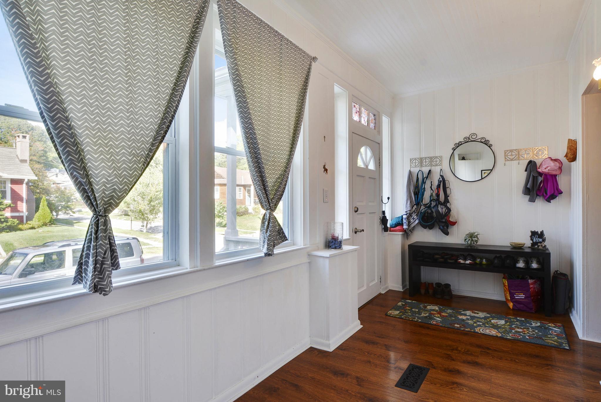 739 Anneslie Road Baltimore, MD 21212 - Photo 2 of 17 Enclosed Front Porch/Foyer