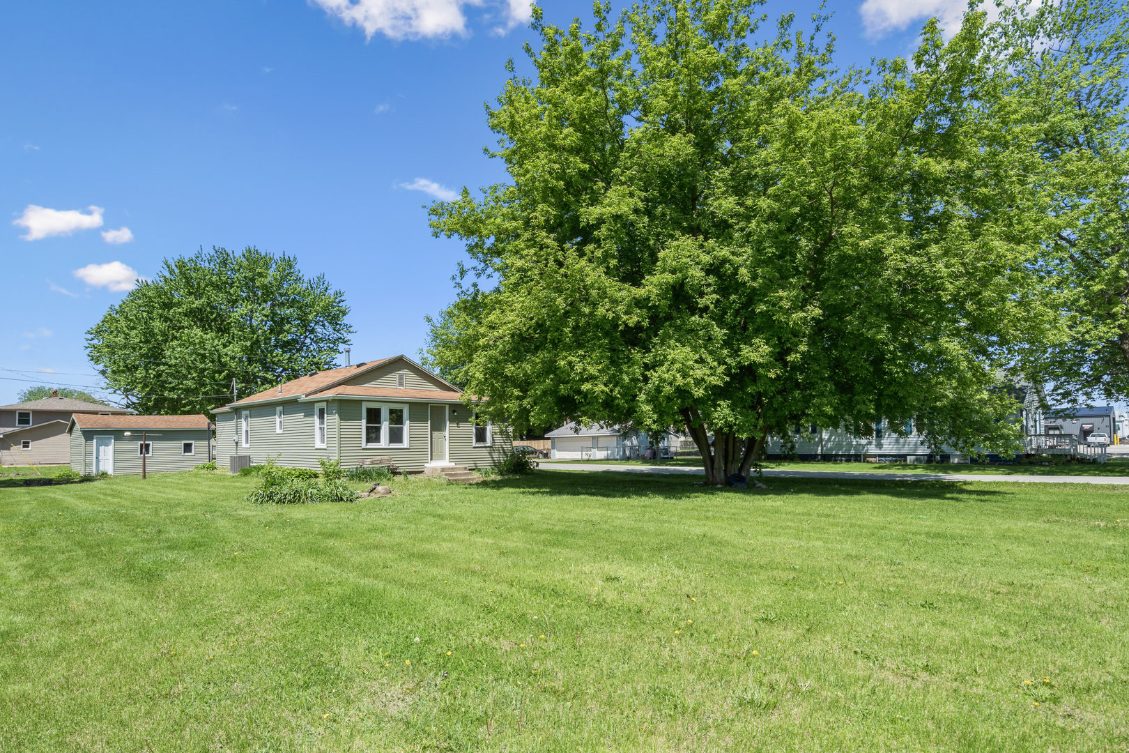 201 5th Street Colona, IL 61241 - Photo 2 of 19