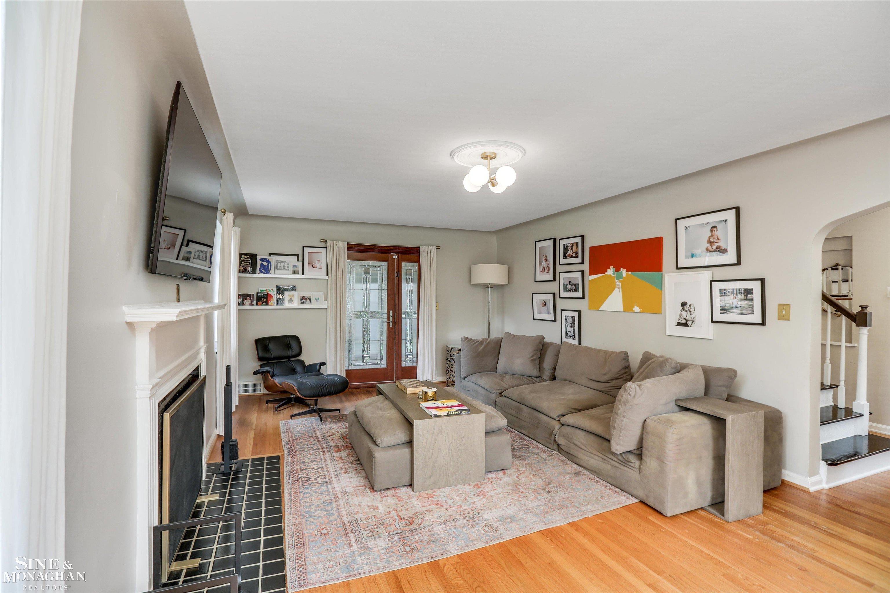 1204 Bishop Road Grosse Pointe, MI 48230 - Photo 7 of 47 50127152-6.JPG