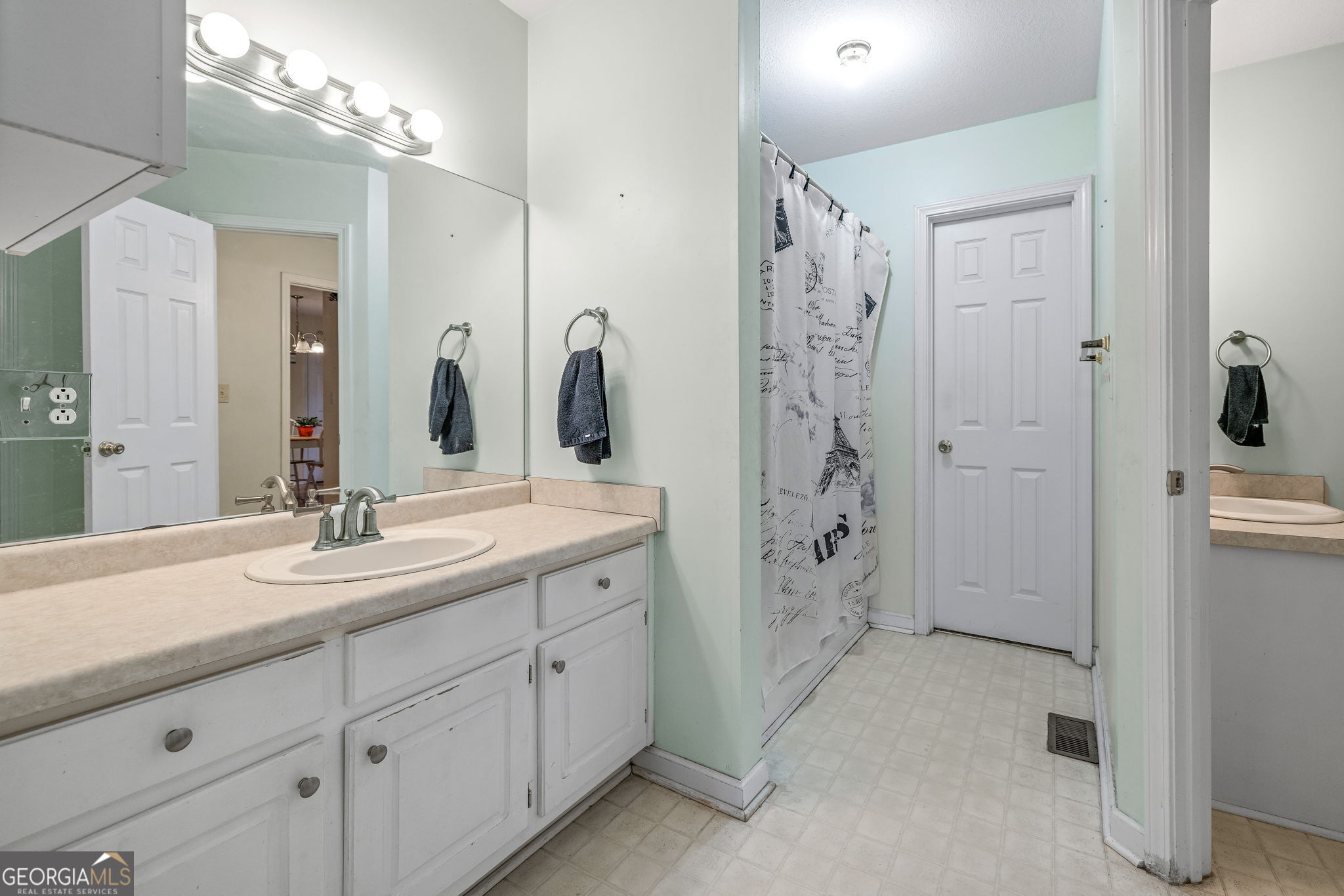 190 Sunset Oaks Drive Cornelia, GA 30531 - Photo 11 of 20 a spacious bathroom with double sink and shower