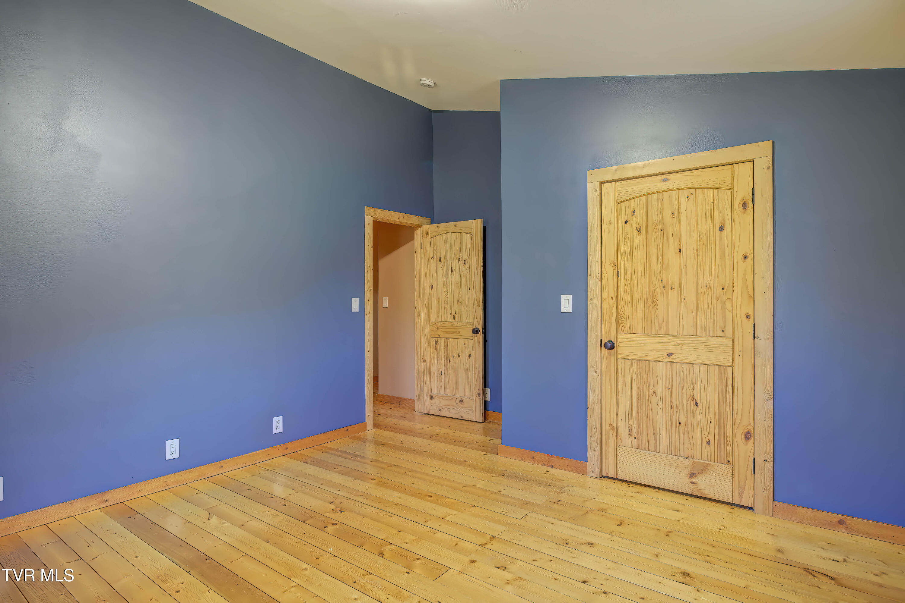 255 Bank Drive Fall Branch, TN 37656 - Photo 34 of 51 Bank2-26