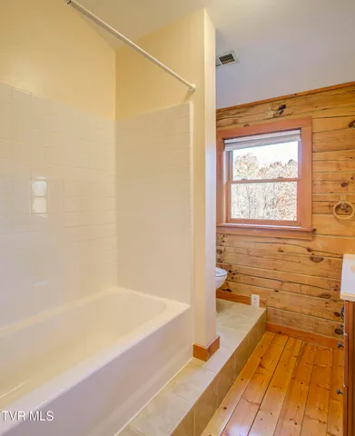 $899,000 | 255 Bank Drive, Fall Branch, TN 37656