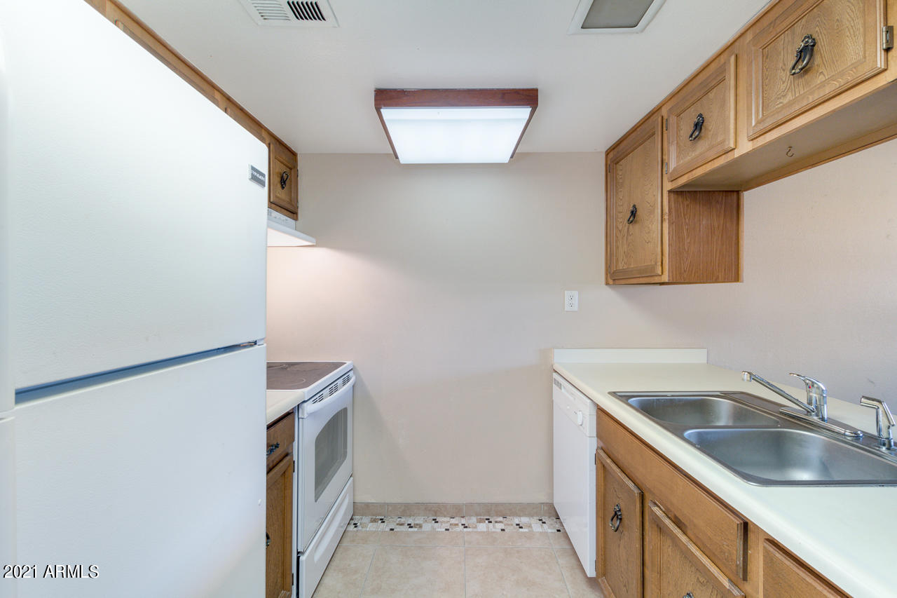 7436 East Chaparral Road, Unit B205 Scottsdale, AZ 85250 - Photo 5 of 14 KITCHEN