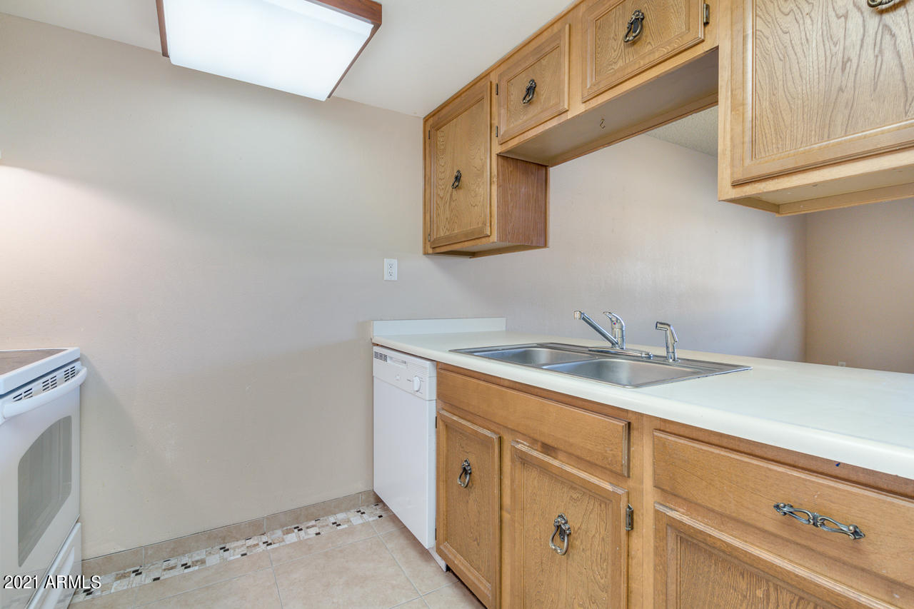 7436 East Chaparral Road, Unit B205 Scottsdale, AZ 85250 - Photo 7 of 14 KITCHEN