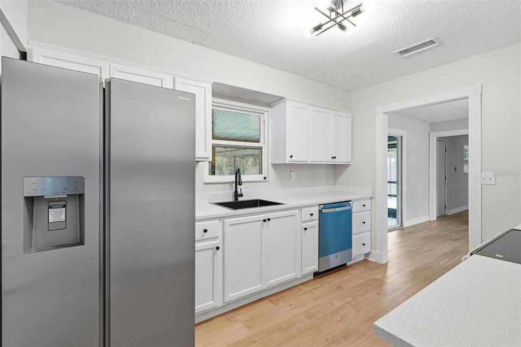 147 Colomba Road DeBary, FL 32713 - Photo 9 of 48