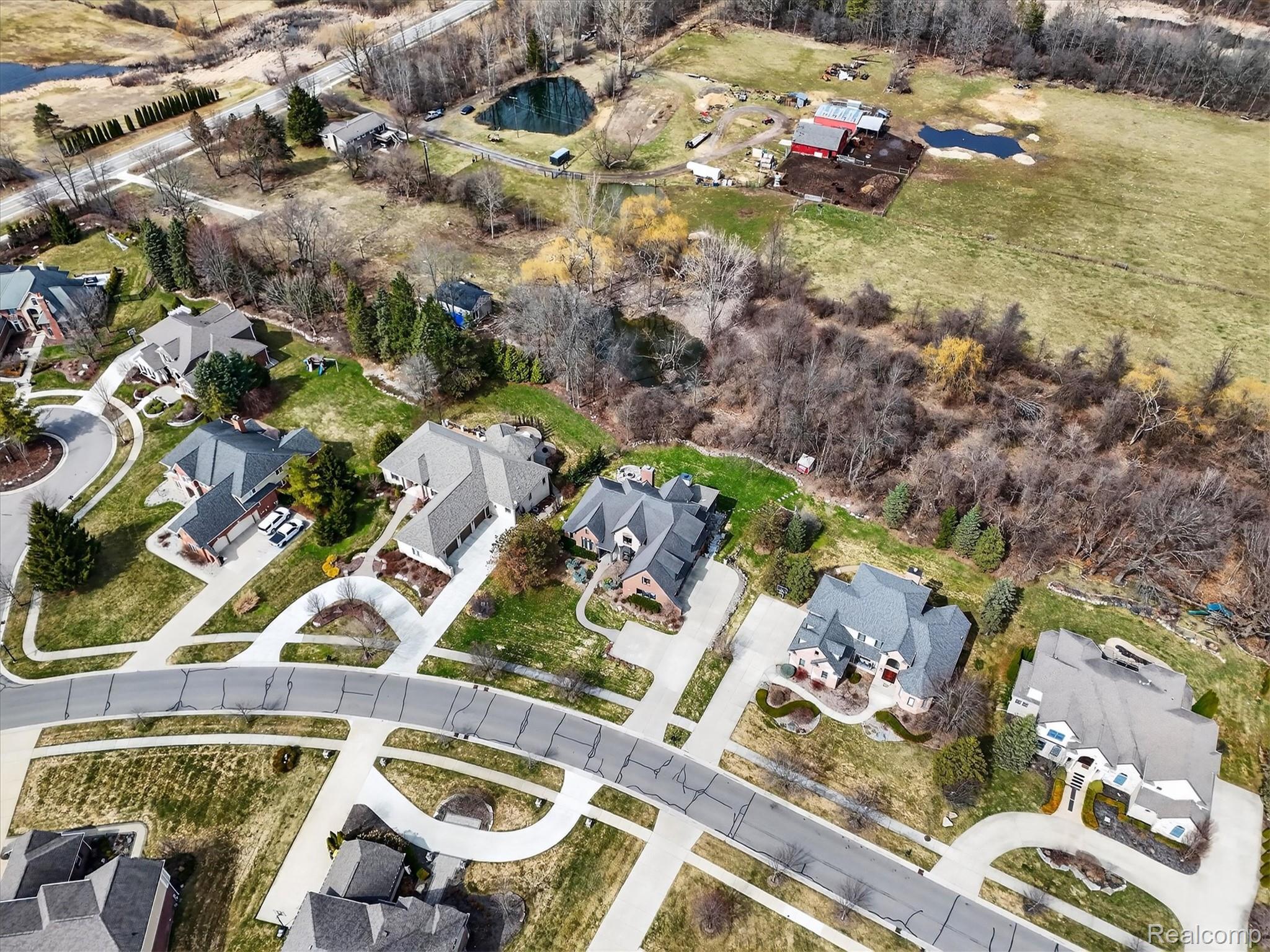 6932 Oakhurst Ridge Road Clarkston, MI 48348 - Photo 71 of 78 Aerial view of property and surrounding area featuring nearby suburban area