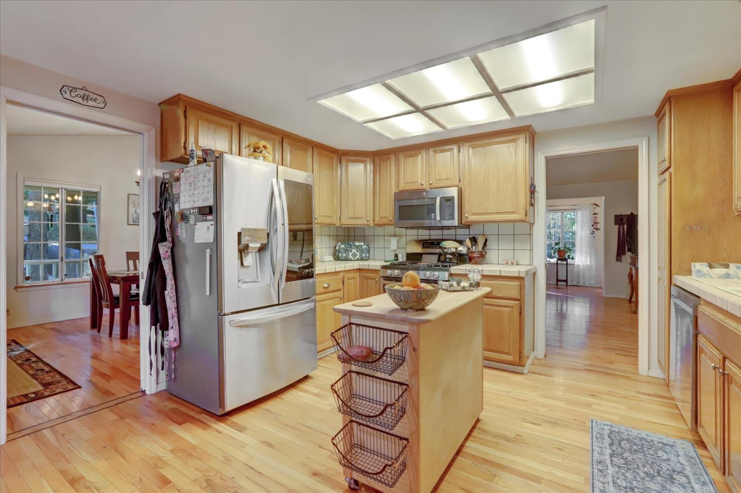 12746 Quaker Hill Cross Road Nevada City, CA 95959 - Photo 17 of 99 a kitchen with stainless steel appliances a refrigerator stove and sink
