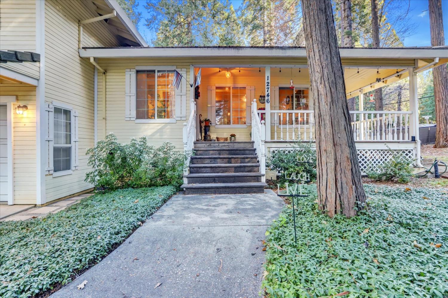 12746 Quaker Hill Cross Road Nevada City, CA 95959 - Photo 93 of 99 a front view of a house with a garden