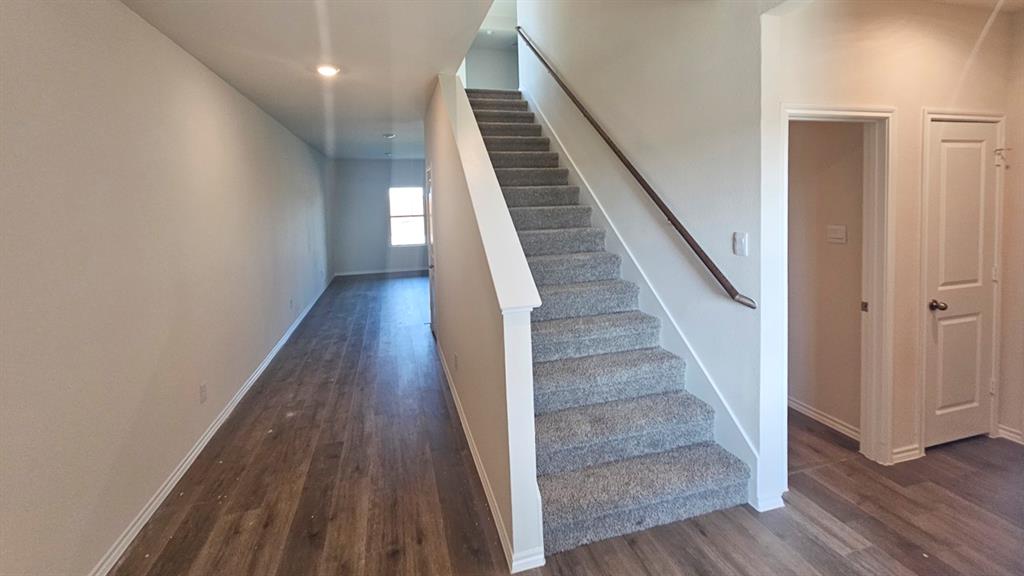 228 Pheasant Run Road Terrell, TX 75160 - Photo 9 of 17 Stairs