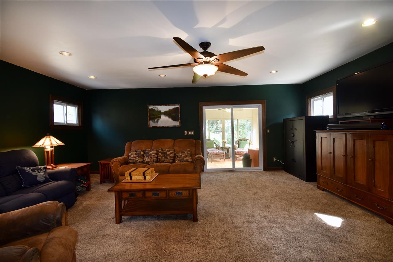 826 Barrington Road Grosse Pointe, MI 48230 - Photo 8 of 31 50024897-7.JPG