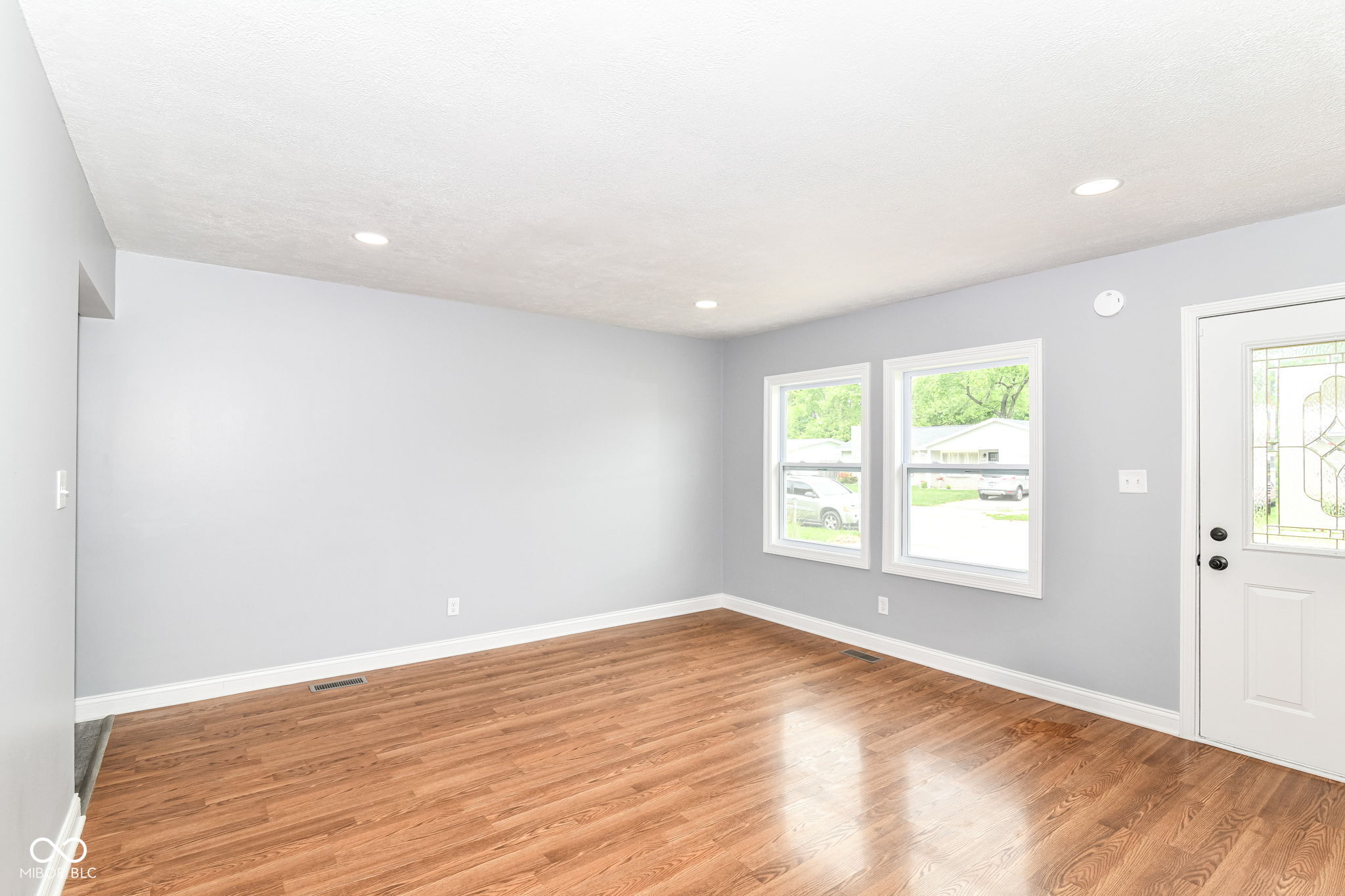 8445 Montery Road Indianapolis, IN 46226 - Photo 2 of 28