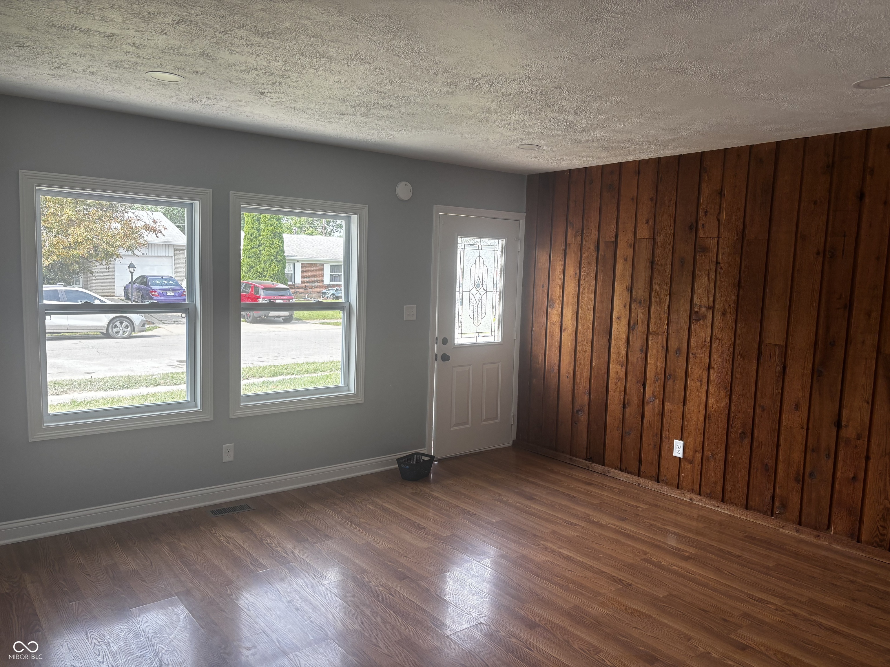 8445 Montery Road Indianapolis, IN 46226 - Photo 3 of 28