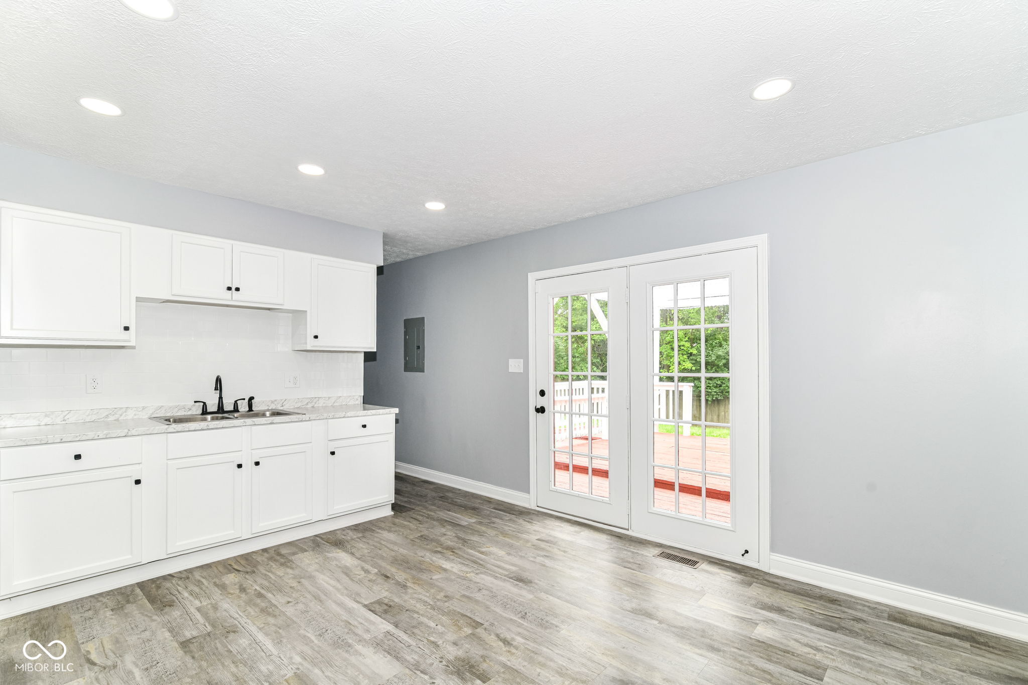 8445 Montery Road Indianapolis, IN 46226 - Photo 5 of 28