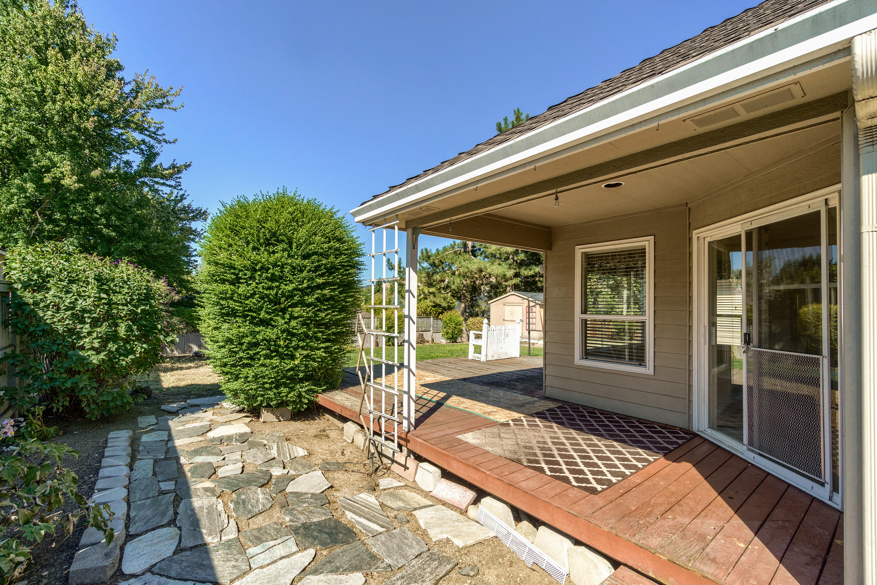 2435 Spring Street Medford, OR 97504 - Photo 6 of 49 SS (6)