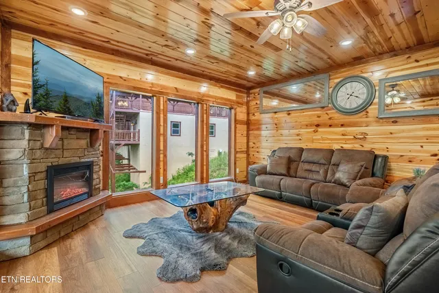 $1,600,000 | 2864 Owens Rdg Way, Sevierville, TN 37876