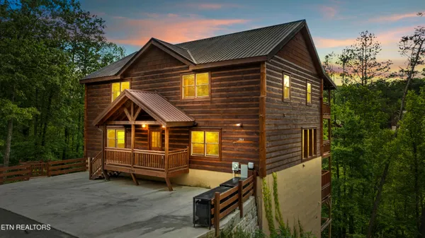 $1,588,000 | 2864 Owens Rdg Way, Sevierville, TN 37876