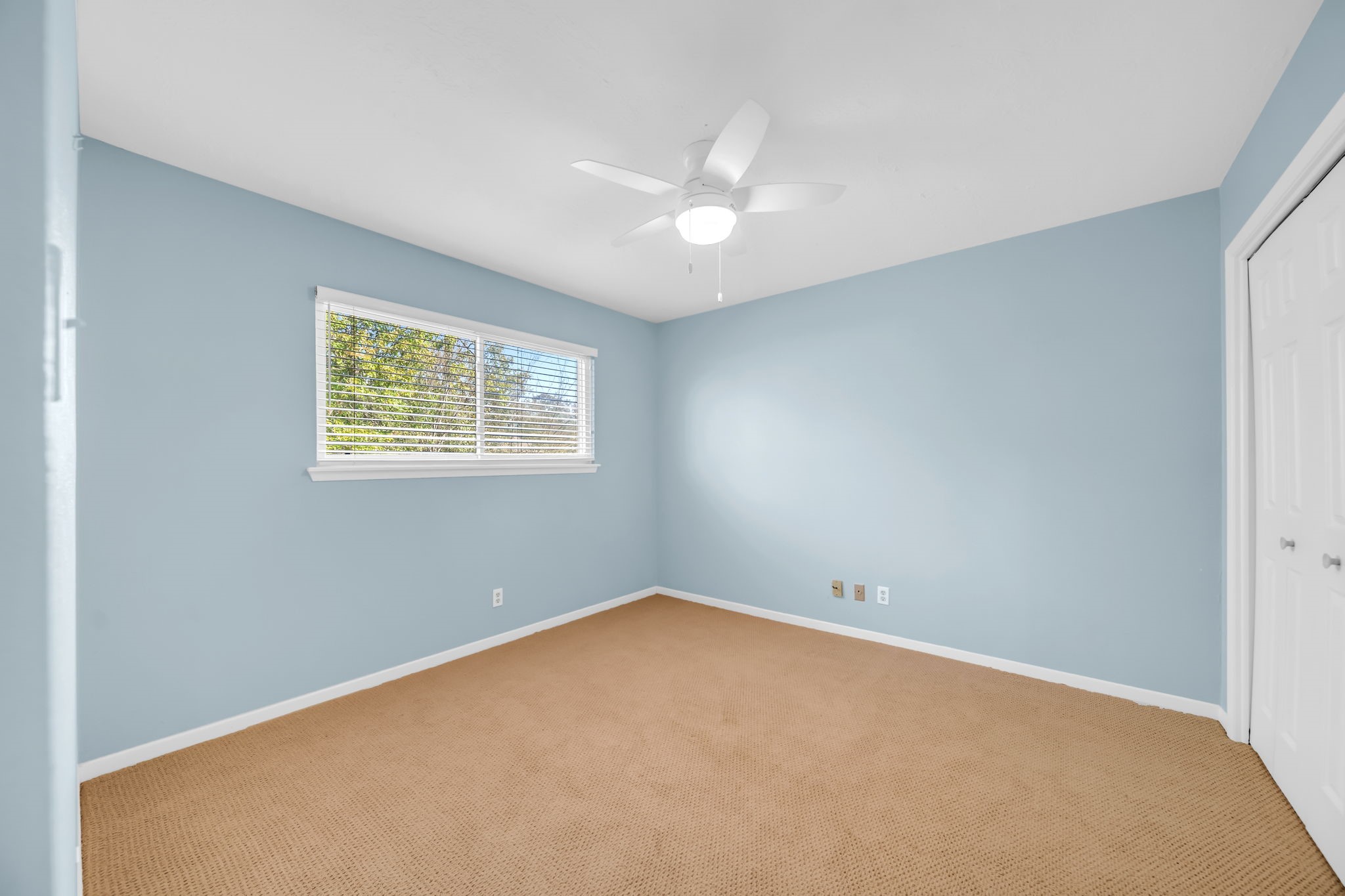 115 Heather Lane Conroe, TX 77385 - Photo 20 of 28 an empty room with a window and a fan