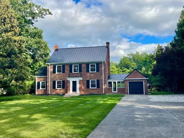 $549,900 | 904 Longwood Avenue, Bedford, VA 24523