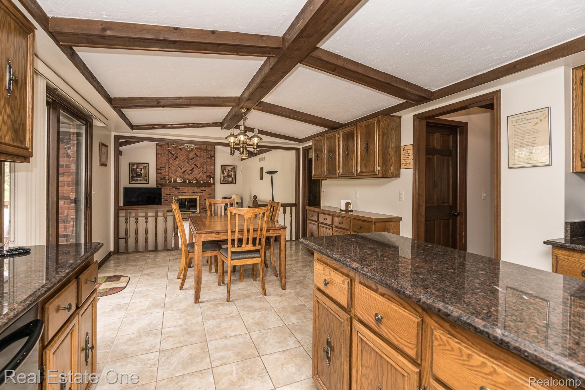 3400 Edmunton Drive Rochester, MI 48306 - Photo 9 of 28 Kitchen