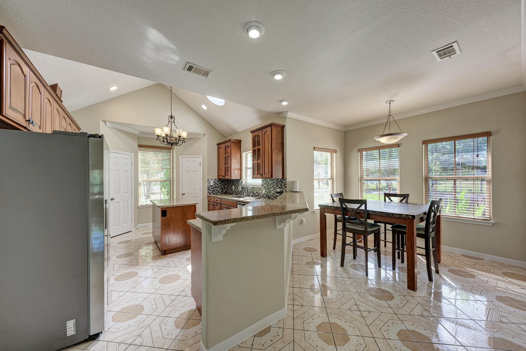 15611 Giese Lane Elgin, TX 78621 - Photo 14 of 40