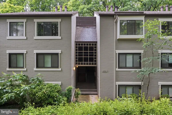 $339,000 | 11721 Karbon Hill Court, Unit 201, Reston, VA 20191