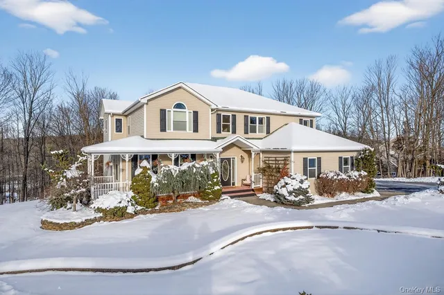$725,000 | 9 Country Woods Drive, Chester, NY 10918