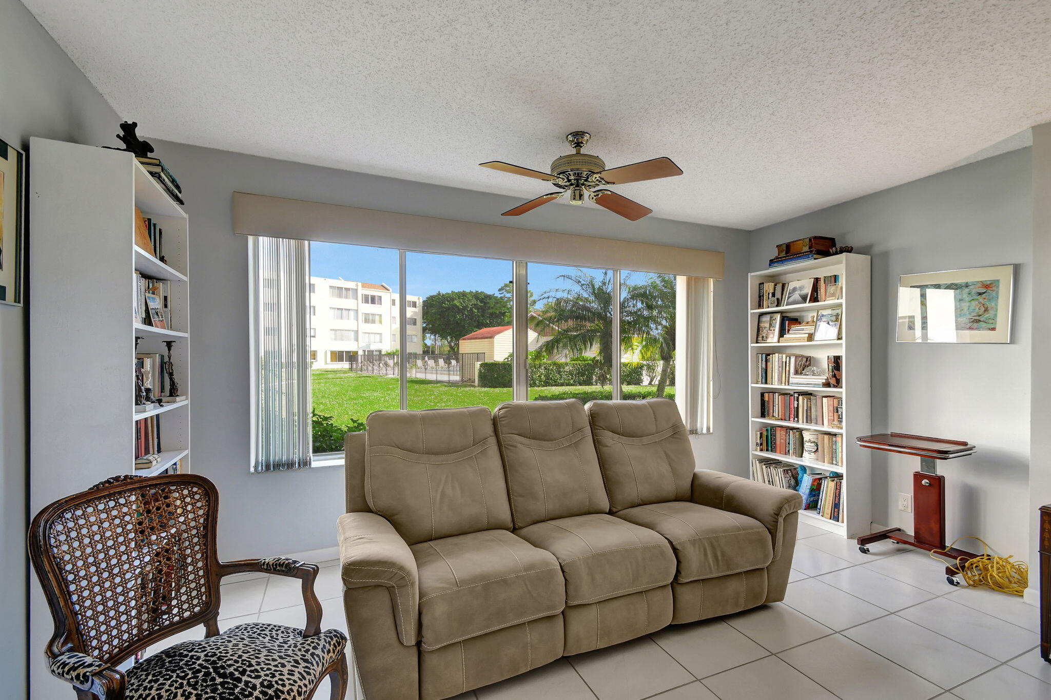 6768 10th Avenue North, Unit 113 Lake Worth, FL 33467 - Photo 15 of 65 Living Room
