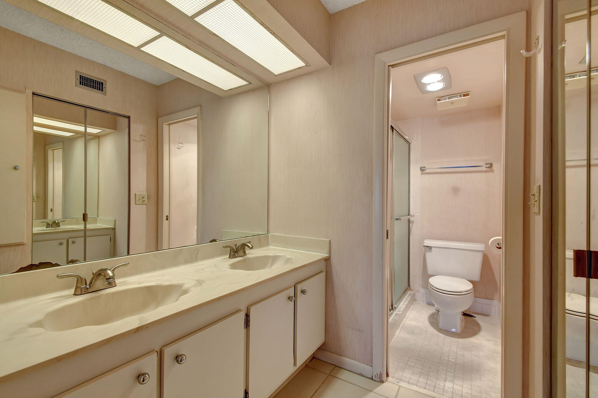 6768 10th Avenue North, Unit 113 Lake Worth, FL 33467 - Photo 22 of 65 Owners Bathroom