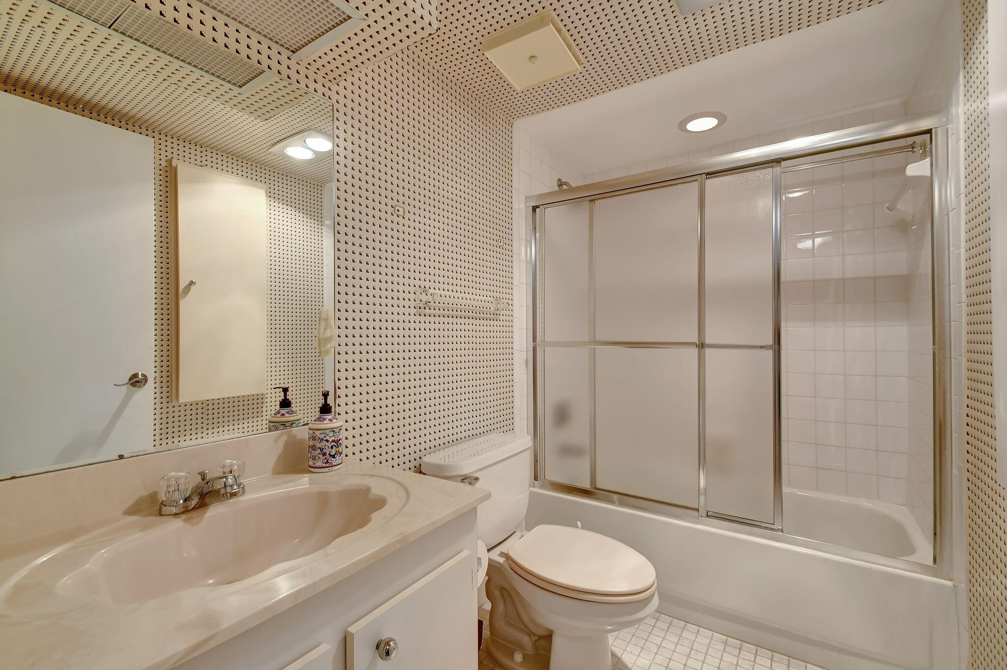 6768 10th Avenue North, Unit 113 Lake Worth, FL 33467 - Photo 27 of 65 2nd Bathroom