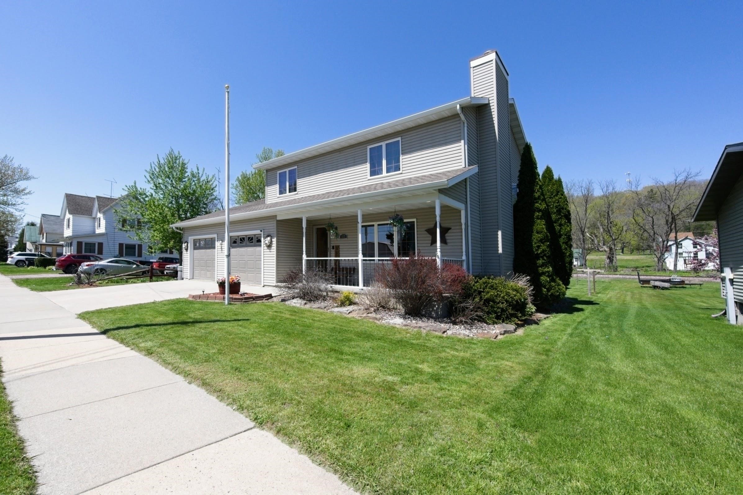 312 East Walnut Street North Freedom, WI 53951 - Photo 2 of 26