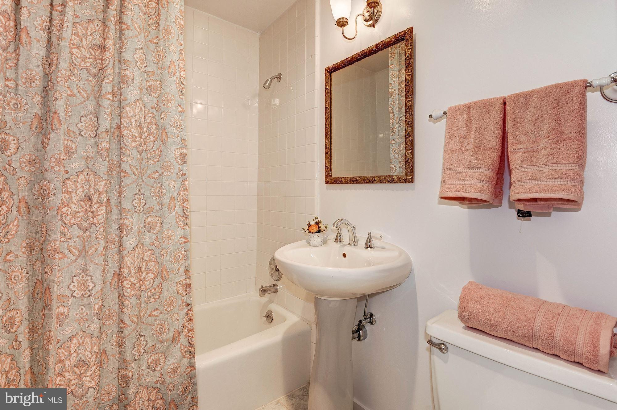 1668 Chimney House Road Reston, VA 20190 - Photo 14 of 29 Bath