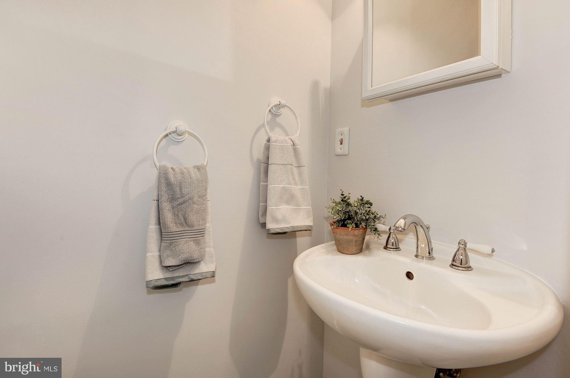 1668 Chimney House Road Reston, VA 20190 - Photo 19 of 29 Bath