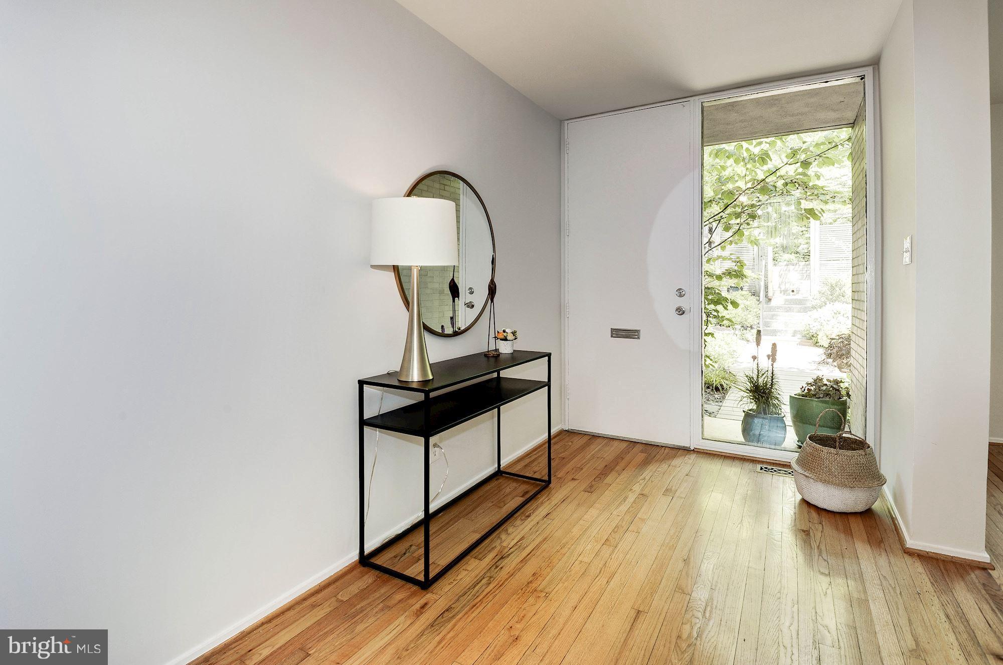 1668 Chimney House Road Reston, VA 20190 - Photo 3 of 29 Interior (General)