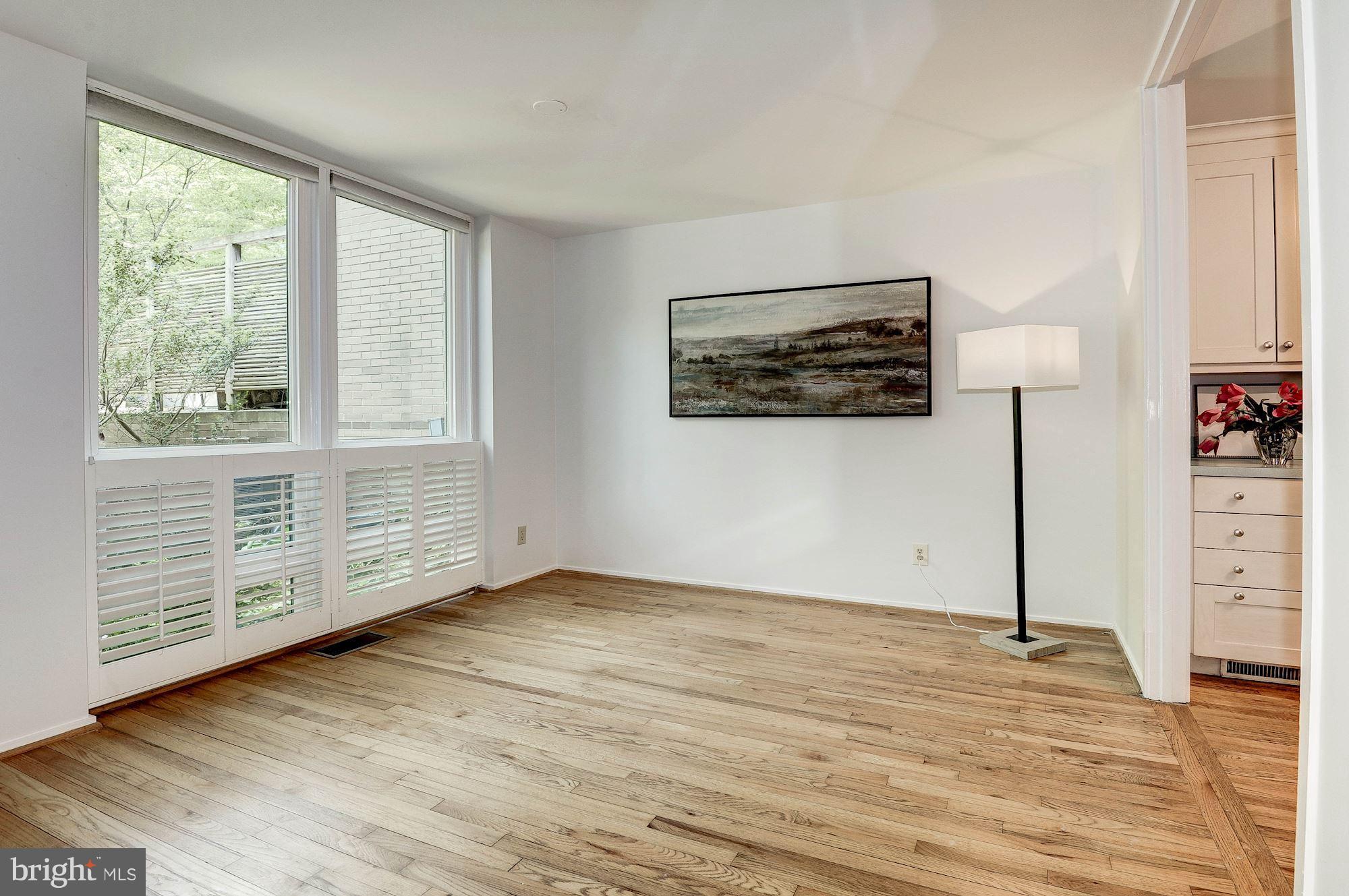 1668 Chimney House Road Reston, VA 20190 - Photo 4 of 29 Dining Room