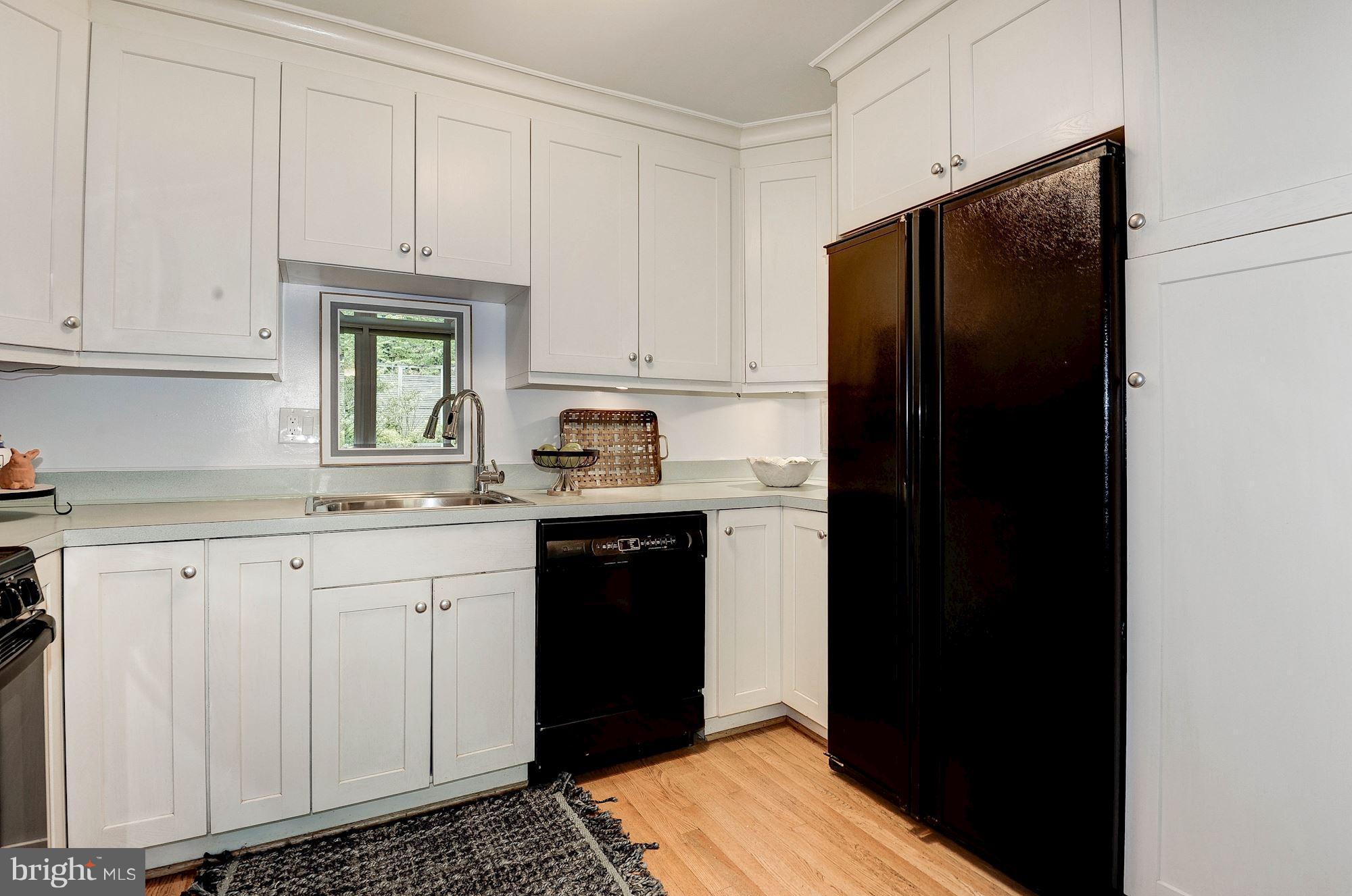 1668 Chimney House Road Reston, VA 20190 - Photo 6 of 29 Kitchen