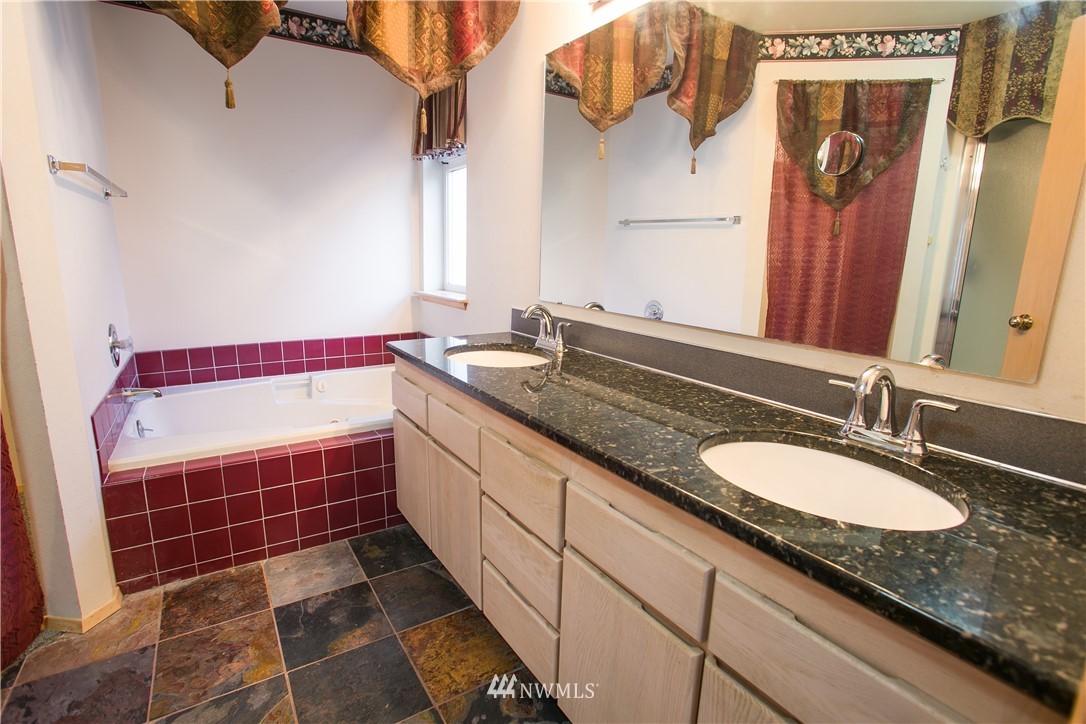 1004 Samish Way Bellingham, WA 98229 - Photo 10 of 24 Gallery Image 10