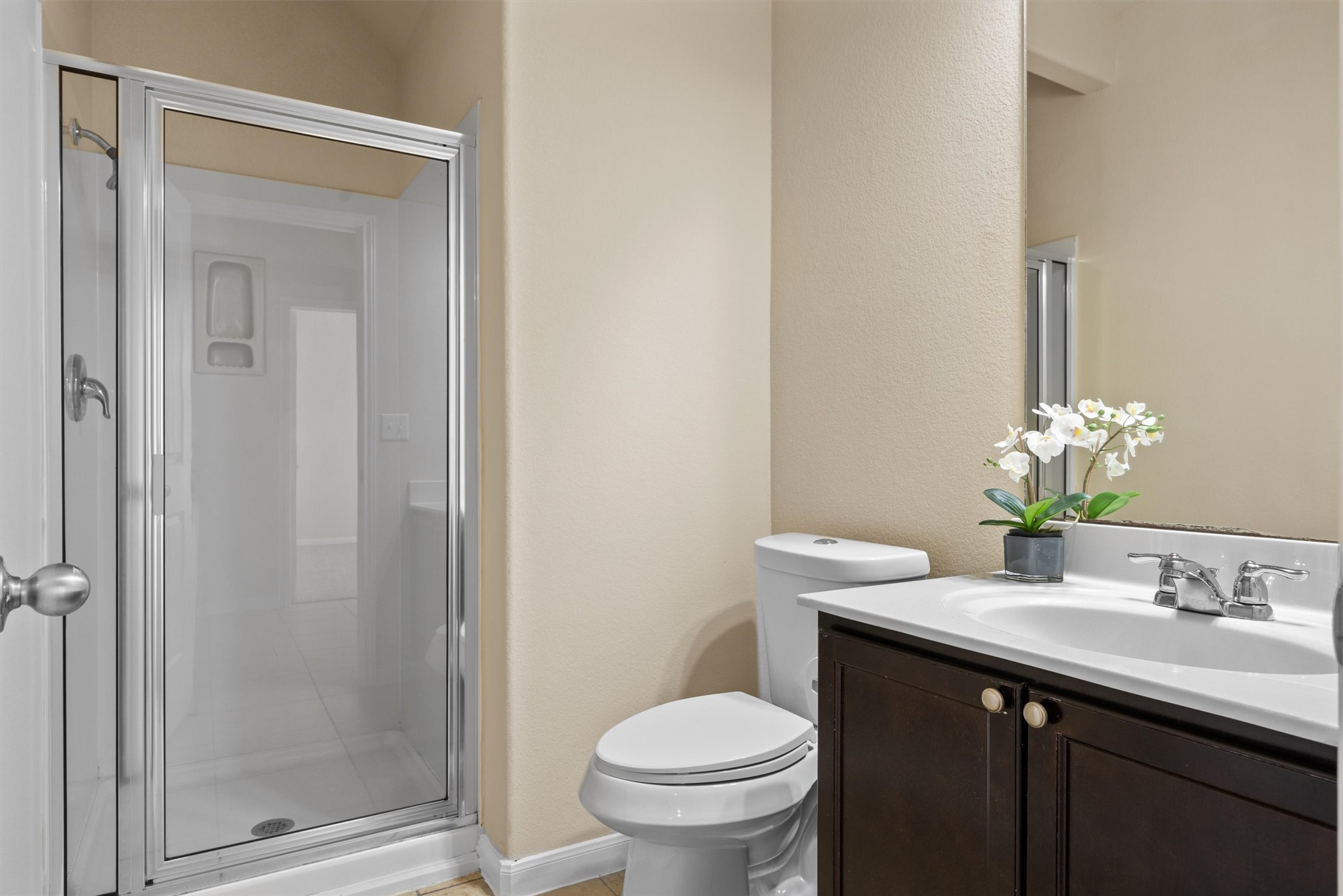 18120 Moreto Loop Pflugerville, TX 78660 - Photo 14 of 28 Guest bath on main level