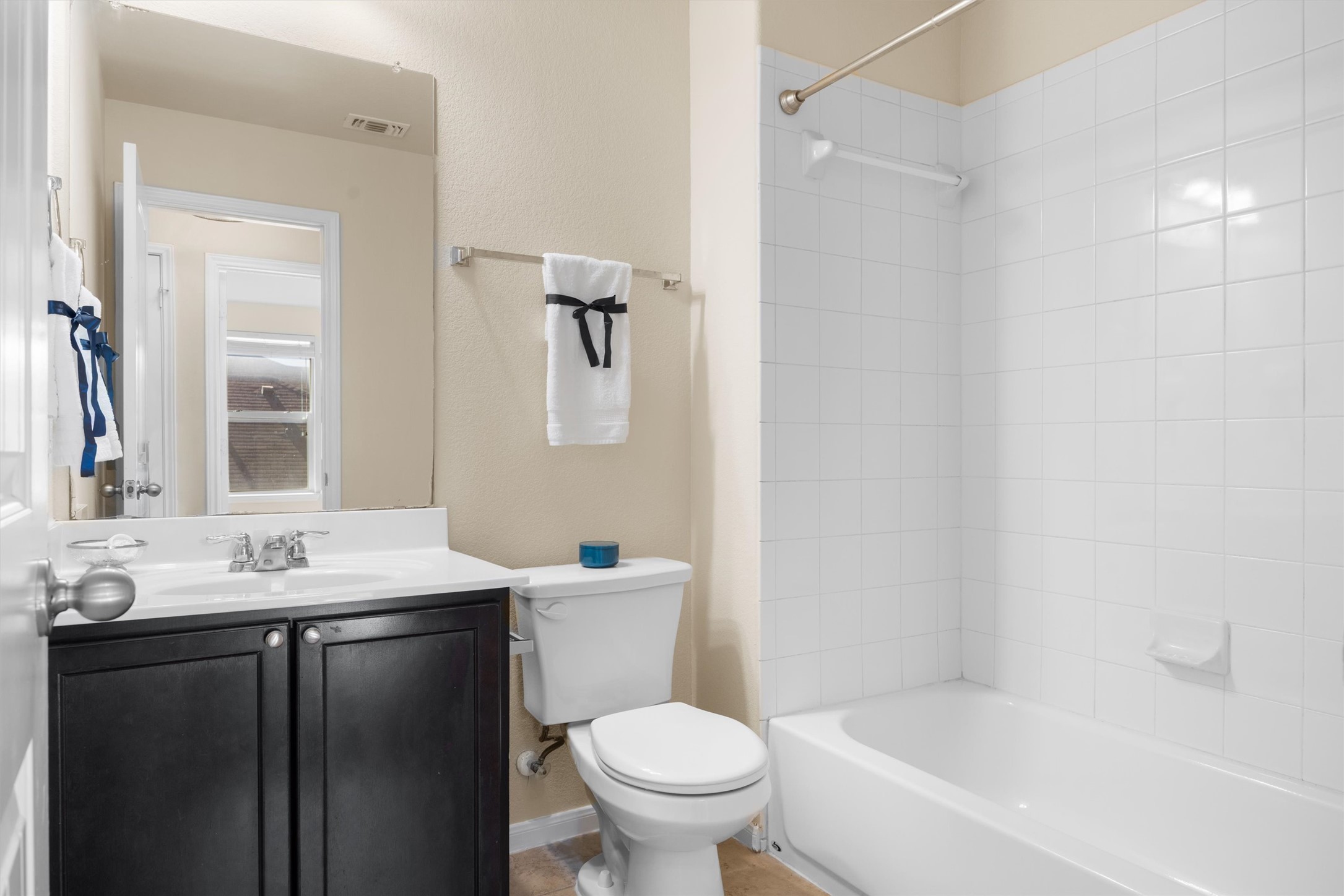 18120 Moreto Loop Pflugerville, TX 78660 - Photo 26 of 28 Secondary bathroom with shower / tub combination