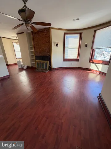 a view of a livingroom with hardwood floor and a ceiling fan