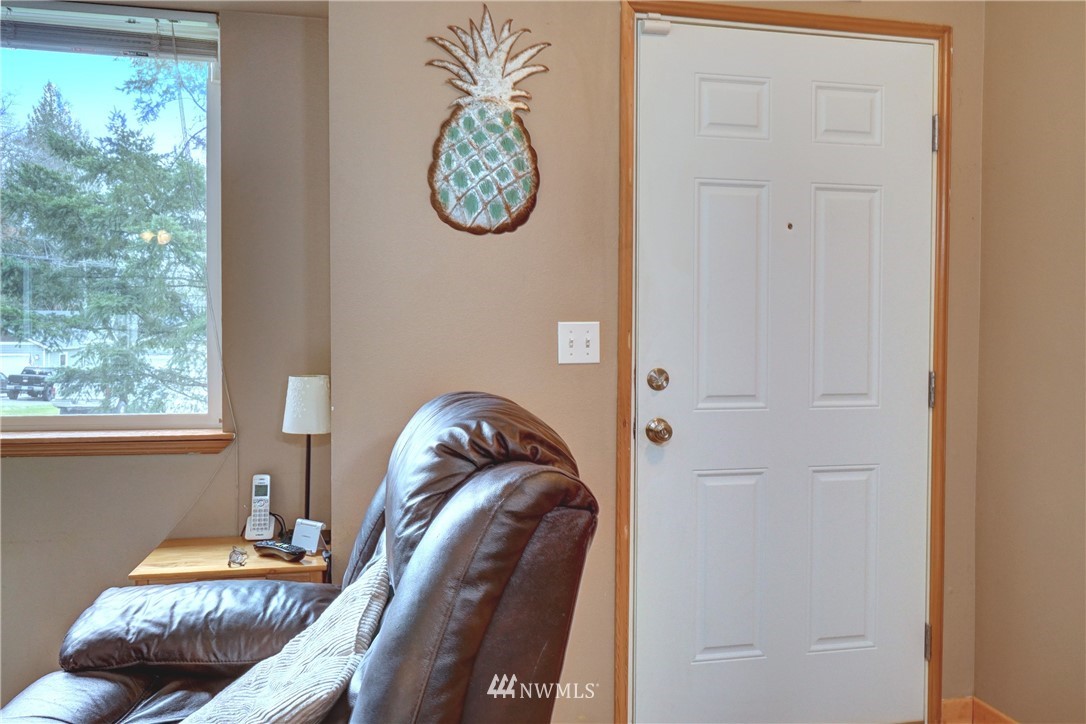 4280 Phillips Road Southeast Port Orchard, WA 98366 - Photo 5 of 28 Gallery Image 5