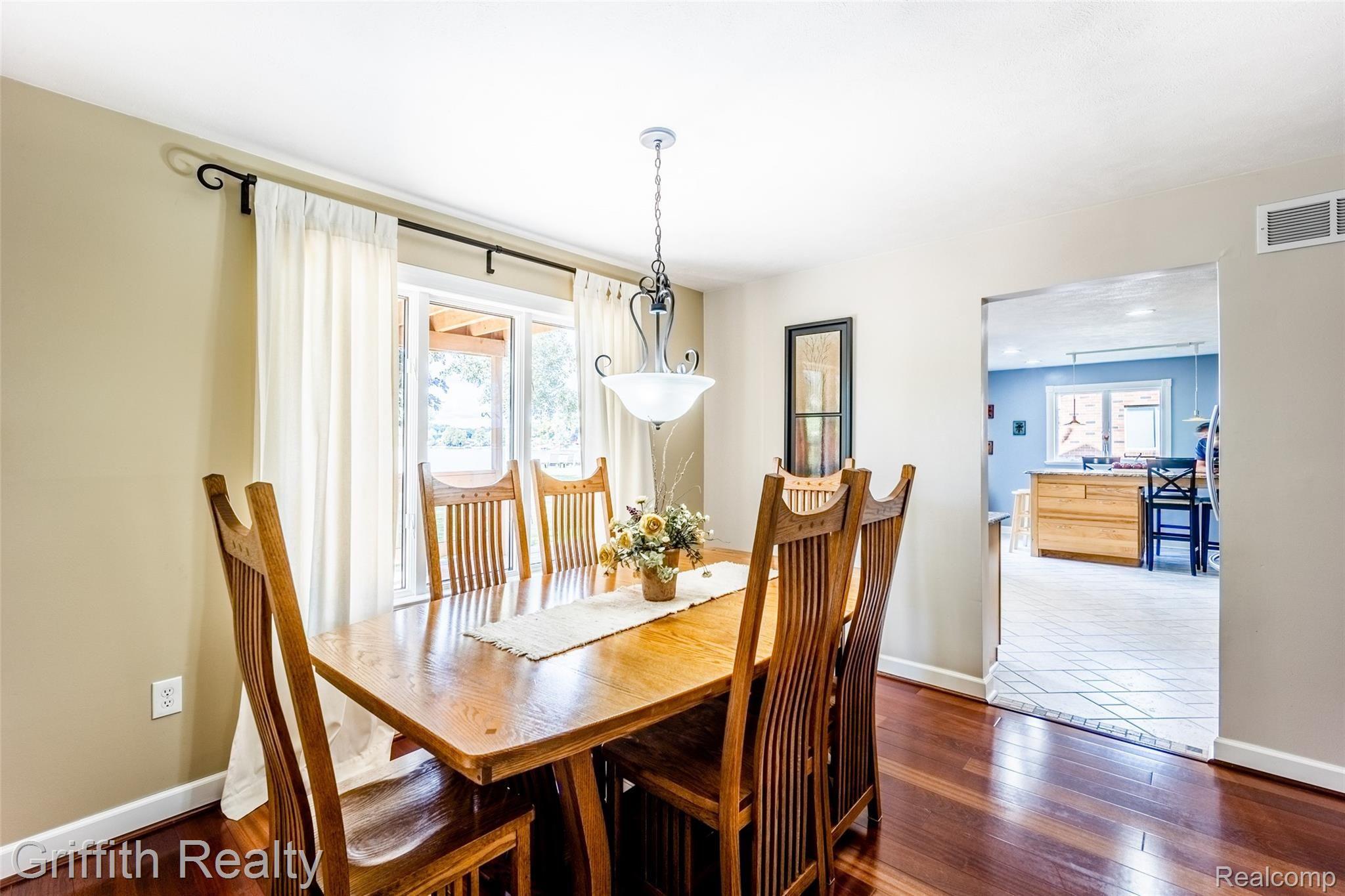 8341 Hilton Road Brighton, MI 48114 - Photo 10 of 41 8341 Hilton Road-29.jpg