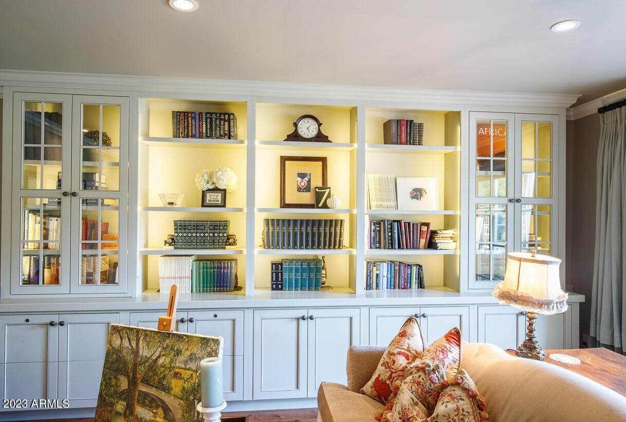 201 West Lamar Road Phoenix, AZ 85013 - Photo 13 of 51 Living room
