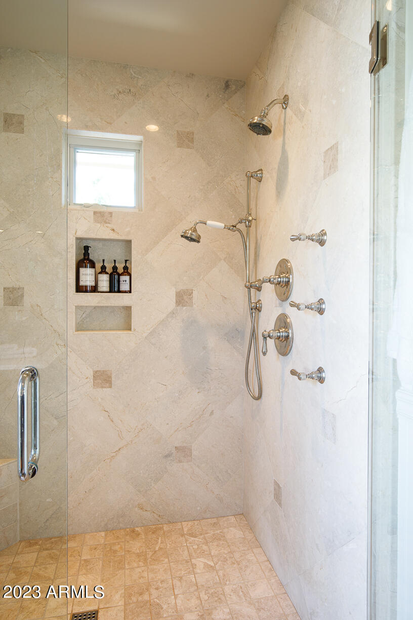 201 West Lamar Road Phoenix, AZ 85013 - Photo 18 of 51 Primary bathroom