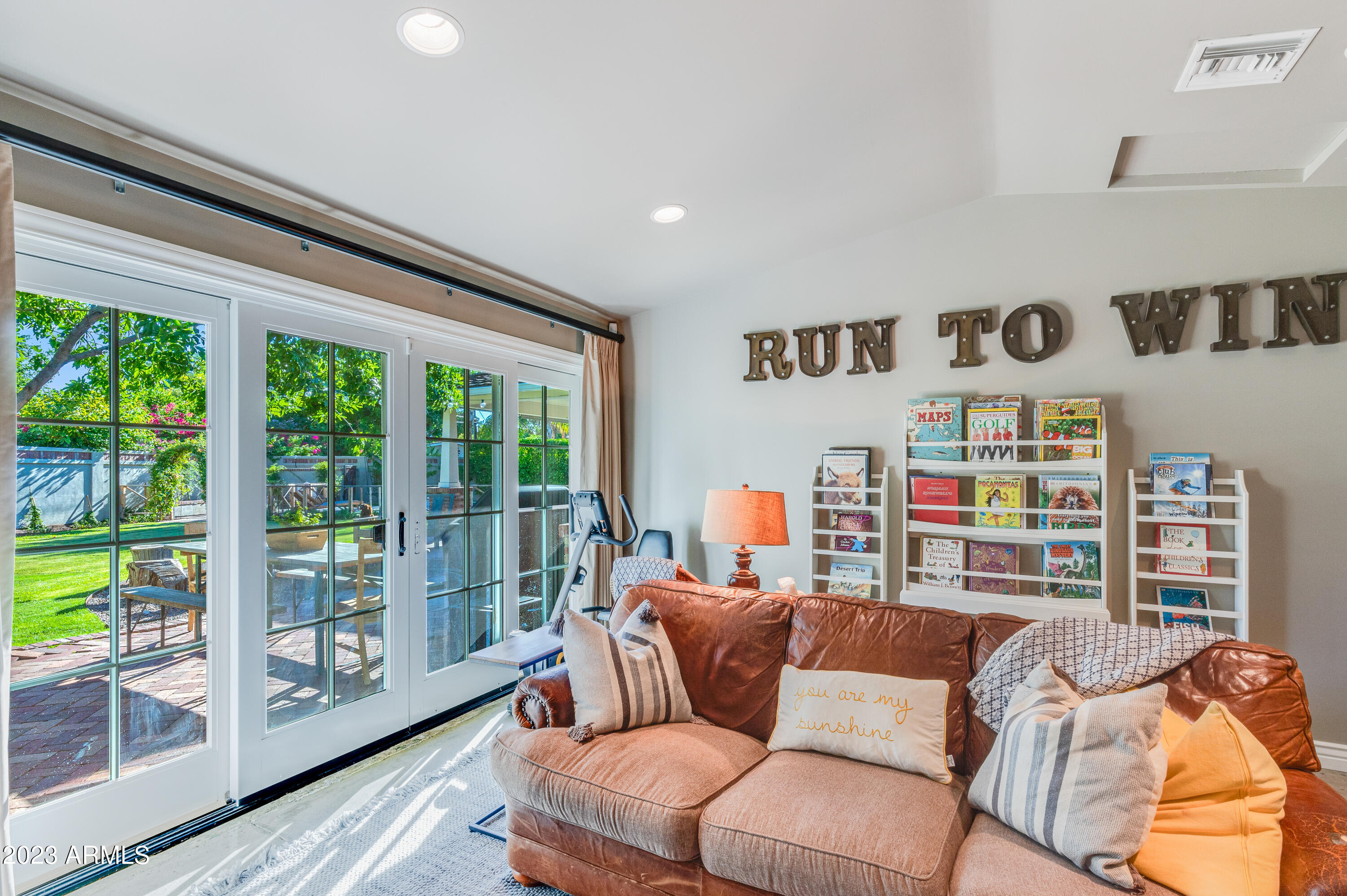 201 West Lamar Road Phoenix, AZ 85013 - Photo 29 of 51 Media/teen room