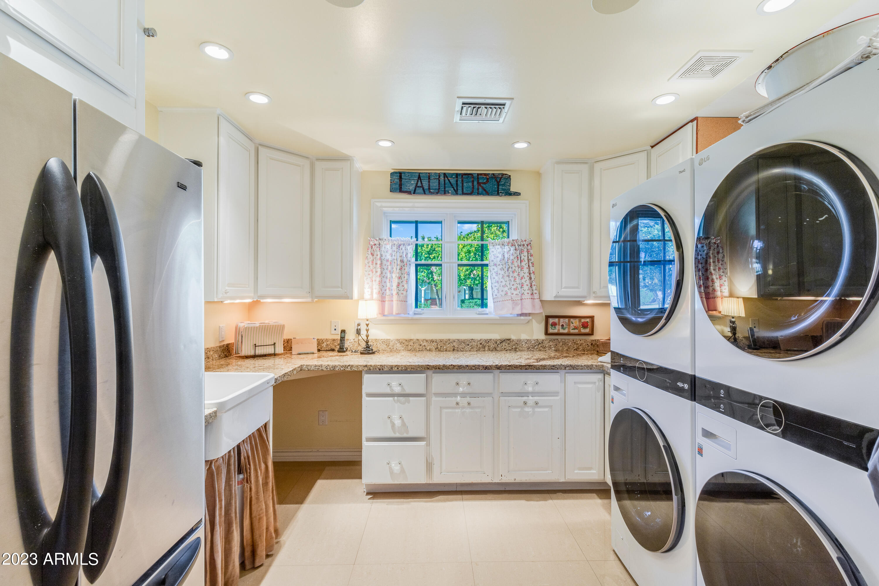 201 West Lamar Road Phoenix, AZ 85013 - Photo 33 of 51 Laundry room