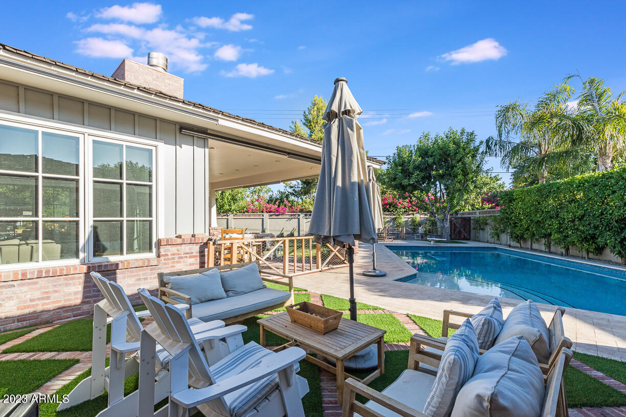 201 West Lamar Road Phoenix, AZ 85013 - Photo 41 of 51 Courtyard by the pool