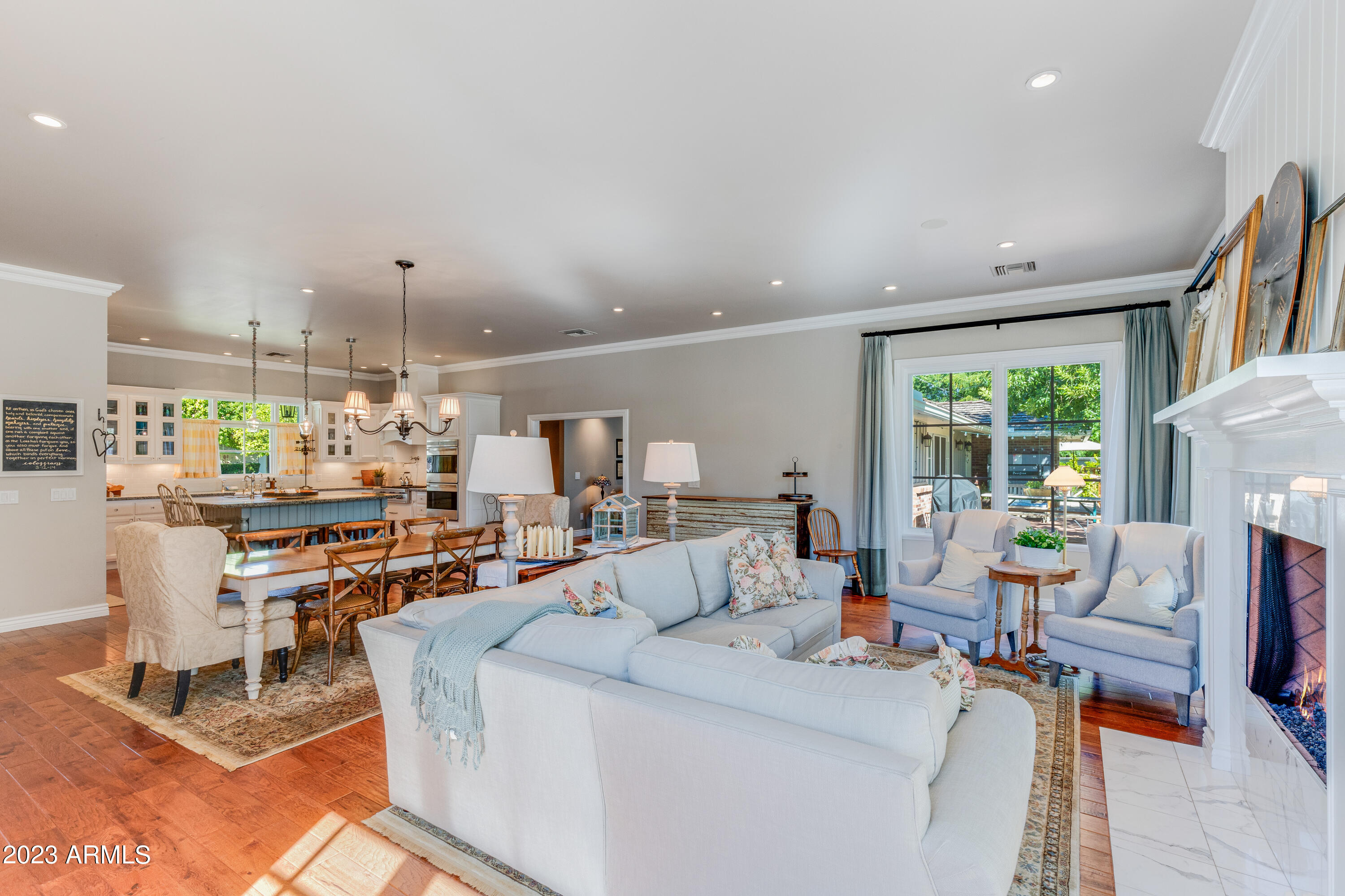 201 West Lamar Road Phoenix, AZ 85013 - Photo 6 of 51 Family room