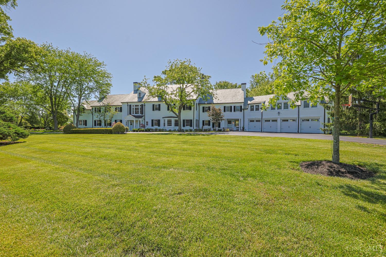 9675 Cunningham Road Cincinnati, OH 45243 - Photo 1 of 99