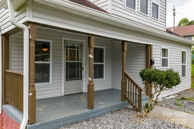 a front view of house with yard