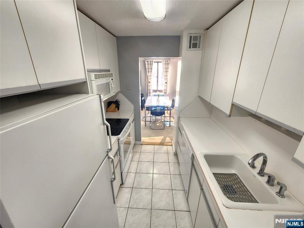 307 Prospect Avenue, Unit 4D Hackensack, NJ 07601 - Photo 12 of 31